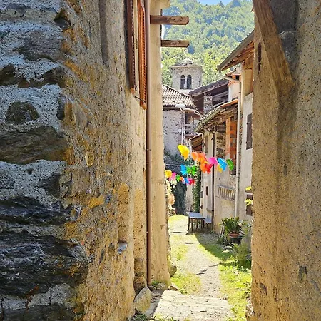 The House In Verzimo بيت للعطل فارالو